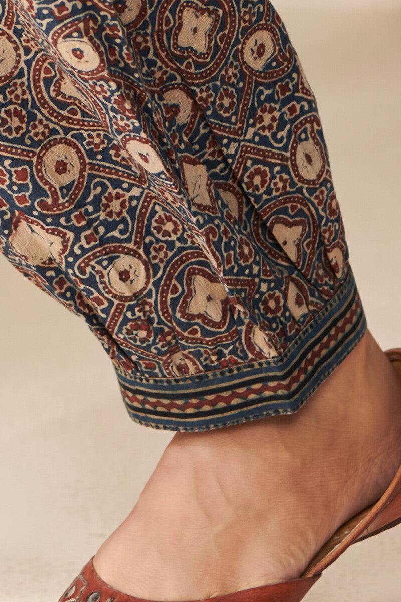 Sehra Nafiya Ajrak Izhaar Pants