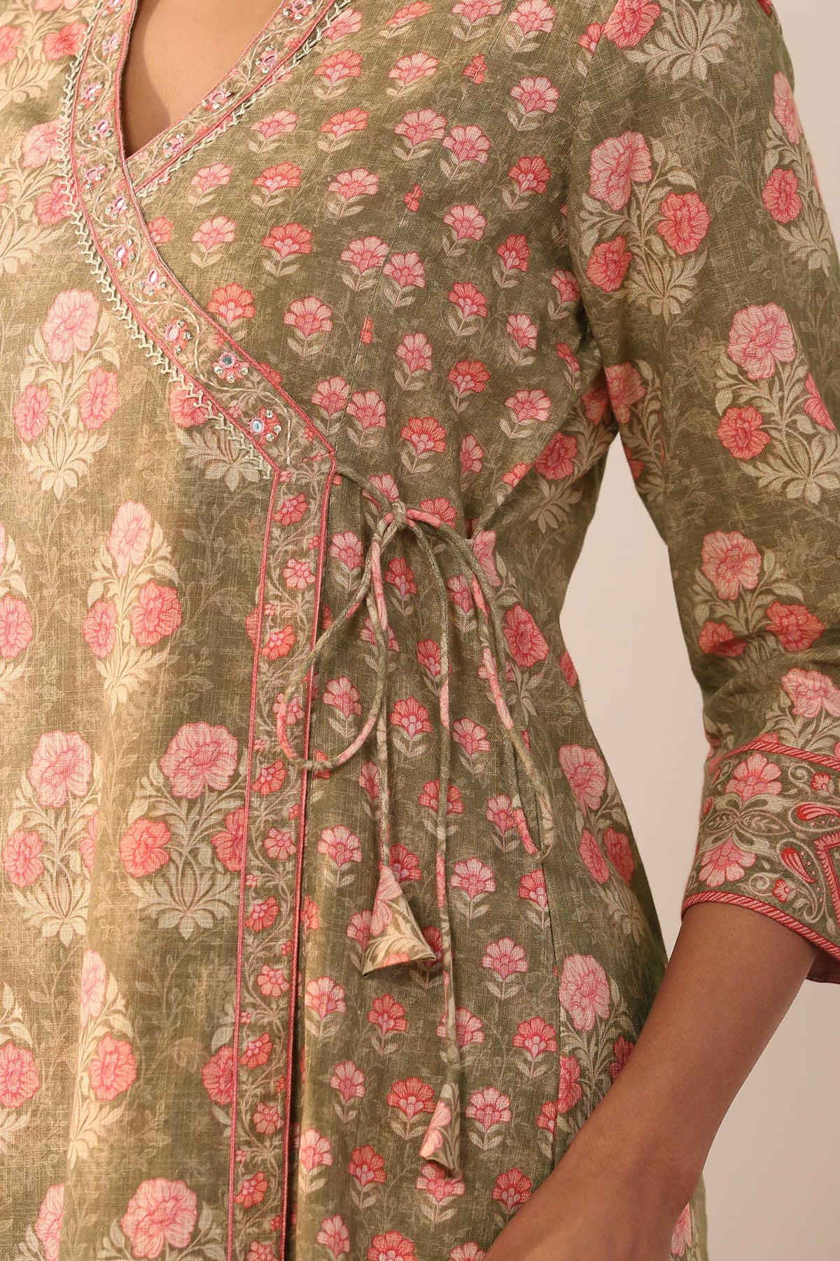 Gauhar Aaira Kurta
