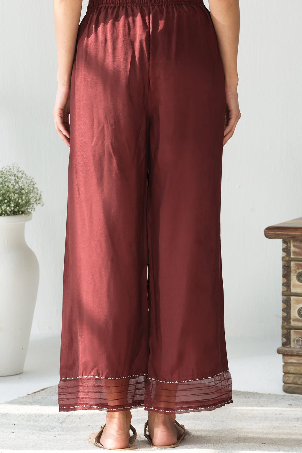 Zubeida Sareen Modal Farsi