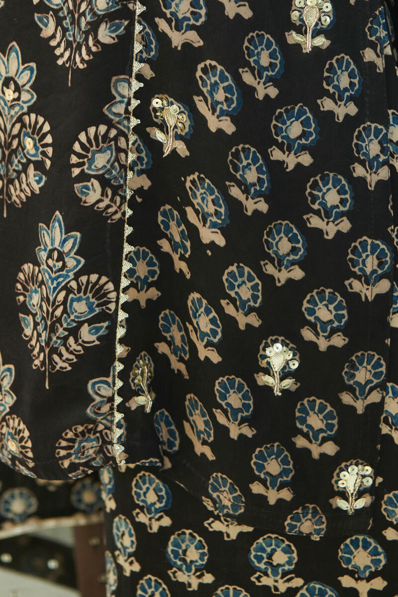 Zubeida Farheen Ajrak Modal Kurta