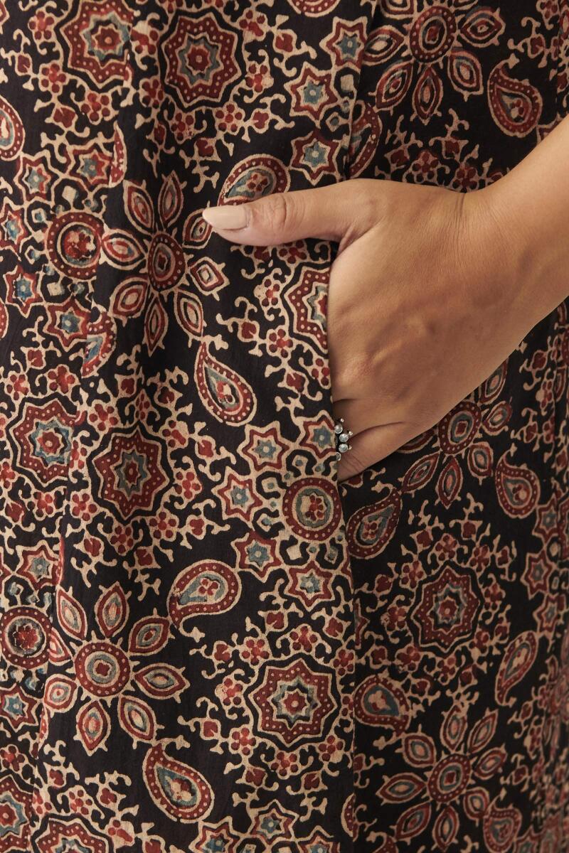 Sehra Farheen Ajrak Kaftan