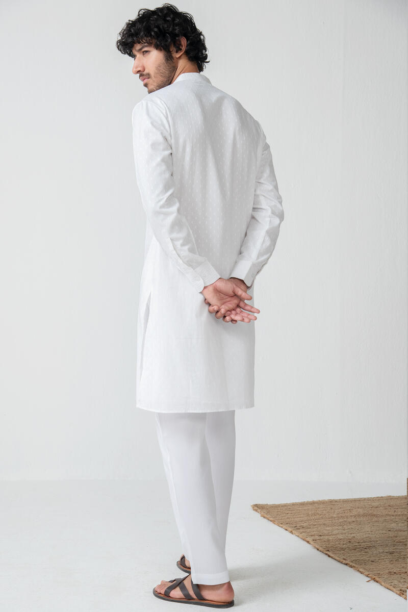 Zaid Vivaan White Ram Buta Kurta