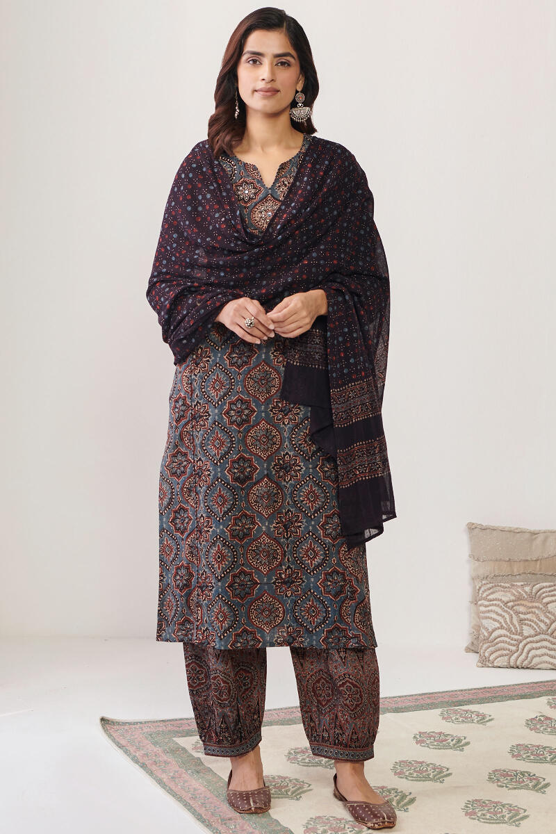 Sehra Rumaisa Ajrak Kurta