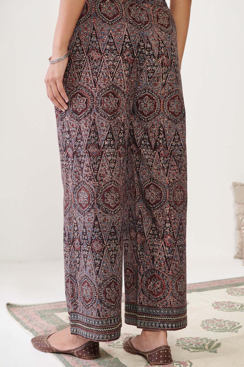 Sehra Rumaisa Ajrak Farsi