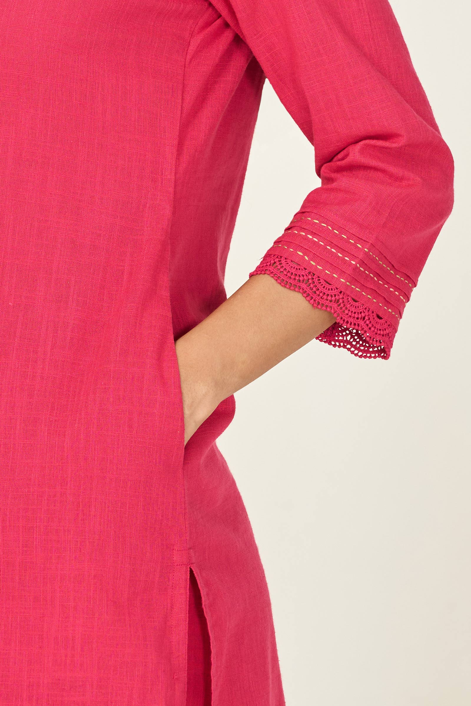 Surplus: Roza Mira Fuchsia Kurta