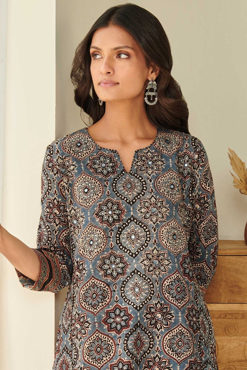 Sehra Rumaisa Ajrak Kurta