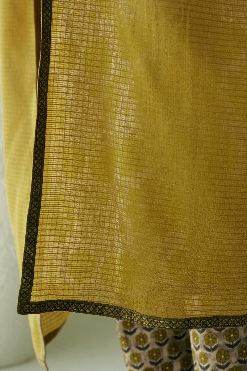 Gauhar Nadia Dupatta