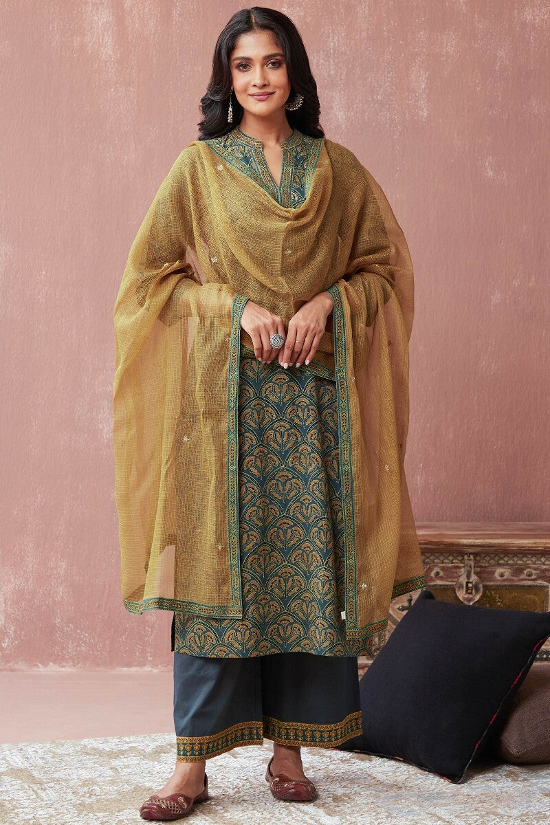 Sehra Yasmin Ajrak Kurta