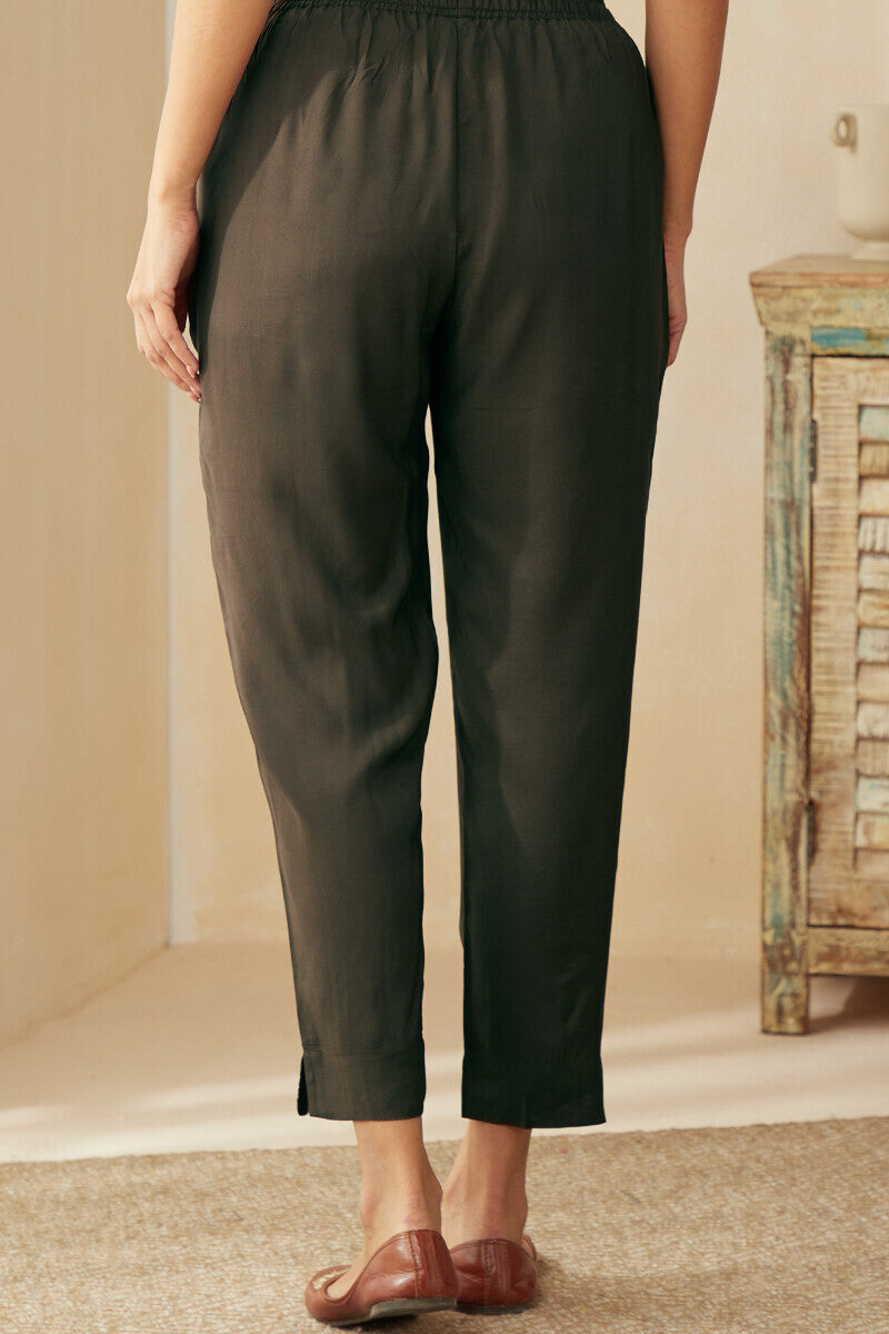 Mahnoor Seerat Narrow Pants