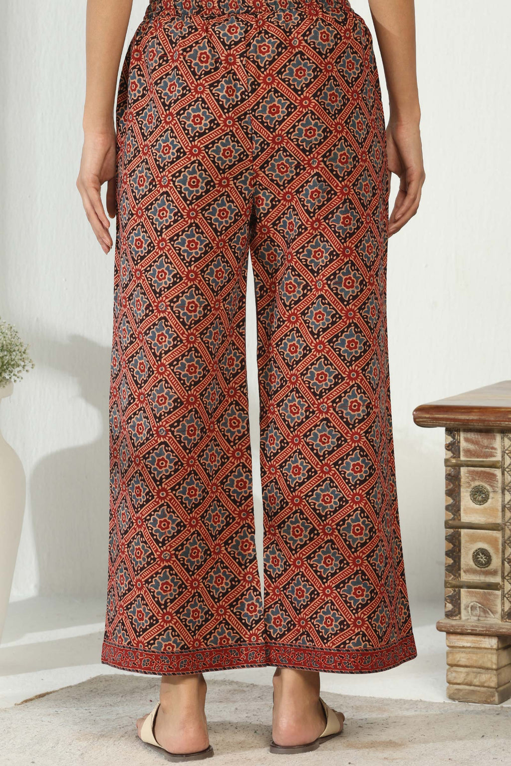 Surplus: Sehra Samira Ajrak Farsi