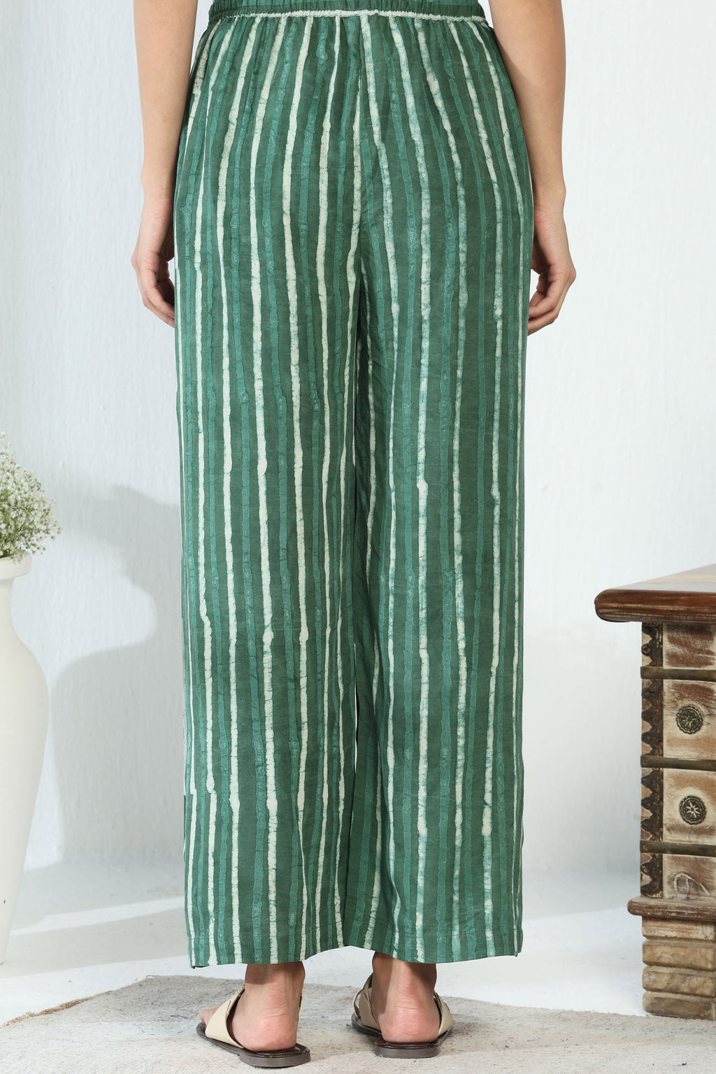 Surplus: Sehra Raahat Dabu Farsi