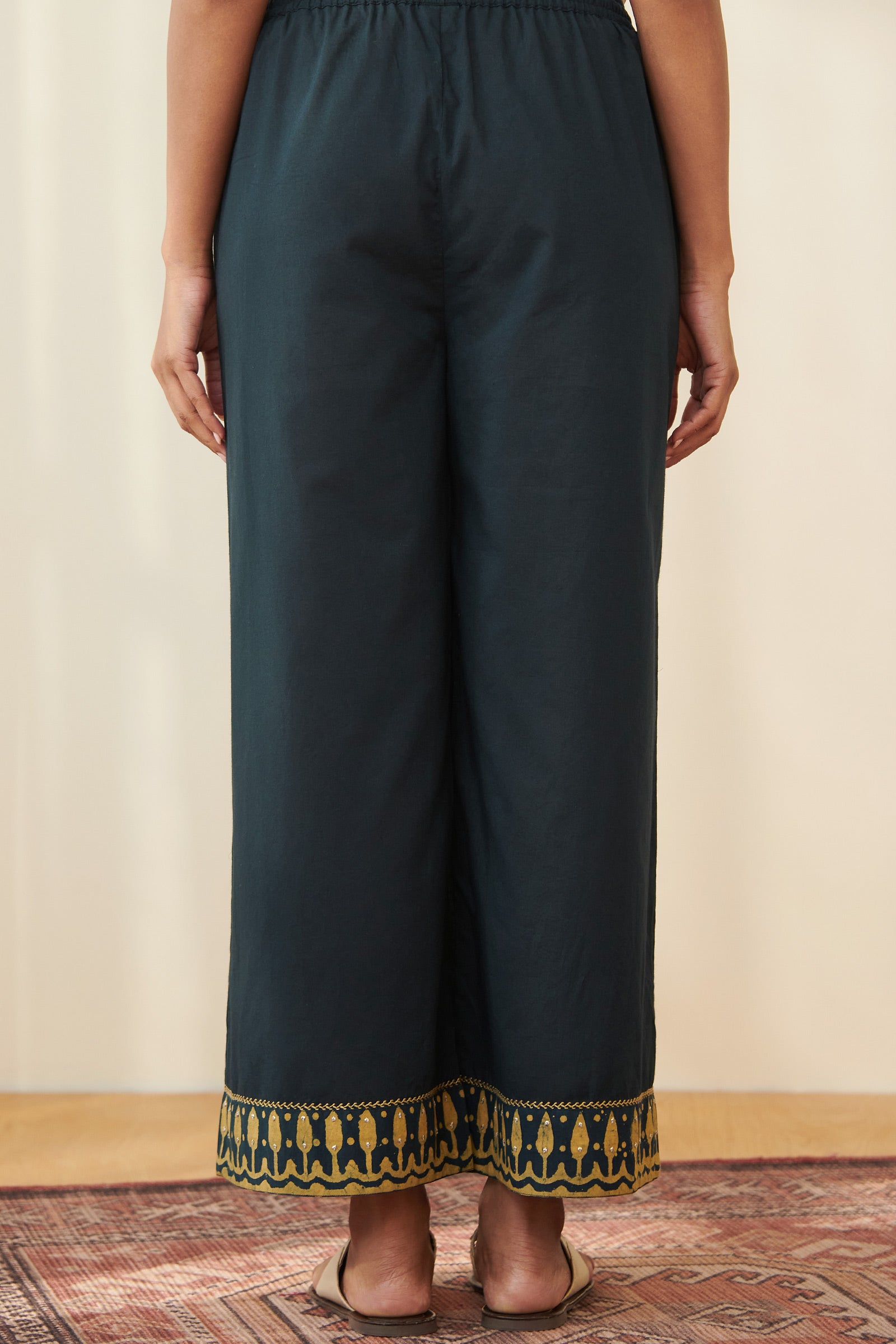 Surplus: Sehra Zaira Green Farsi