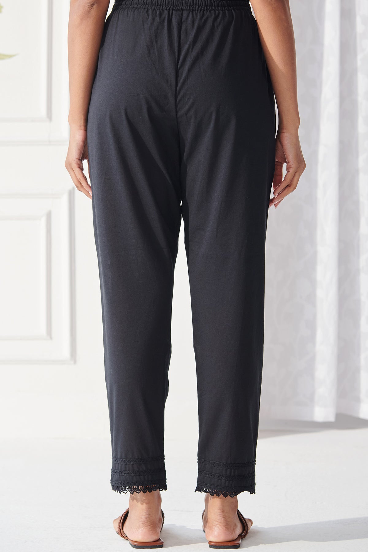 Roza Ferhia Black Narrow Pants