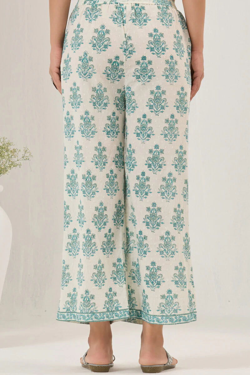 Surplus: Neelofar Naureen Farsi