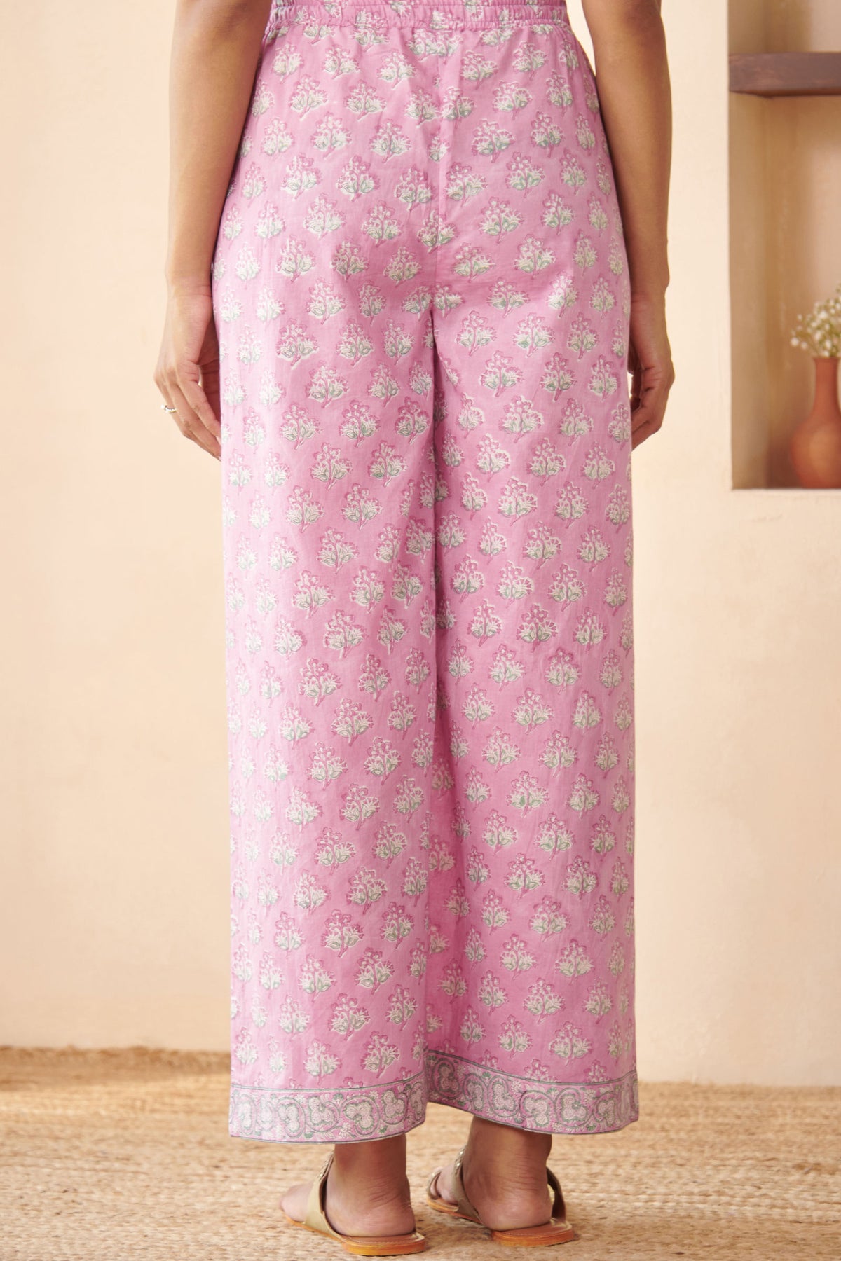 Gulbarg Kaynat Sanganeri Farsi