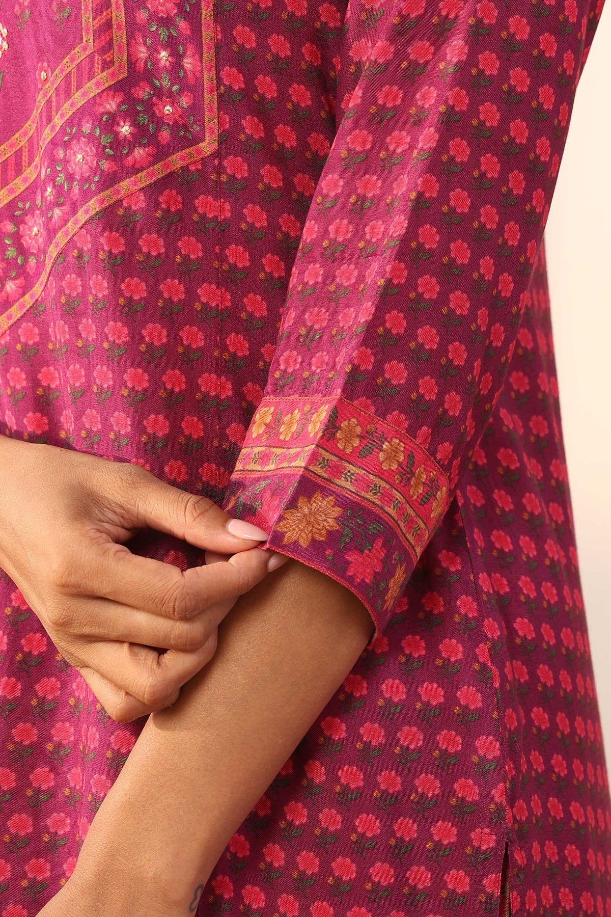 Surplus: Mahnoor Zara Kurta