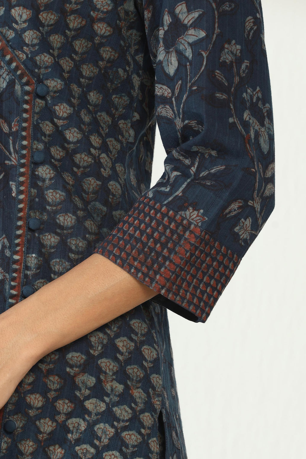 Sehra Maisha Akola Kurta