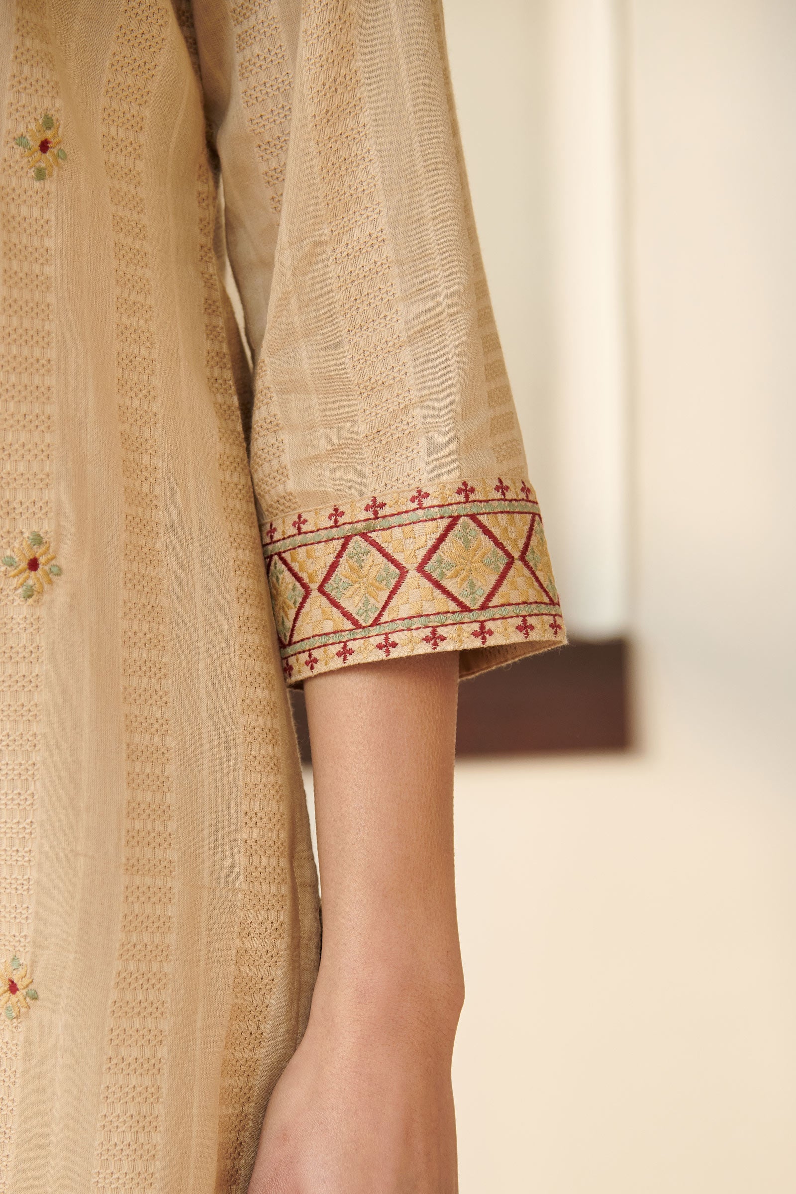 Surplus: Mehraab Rumeha Beige Kurta