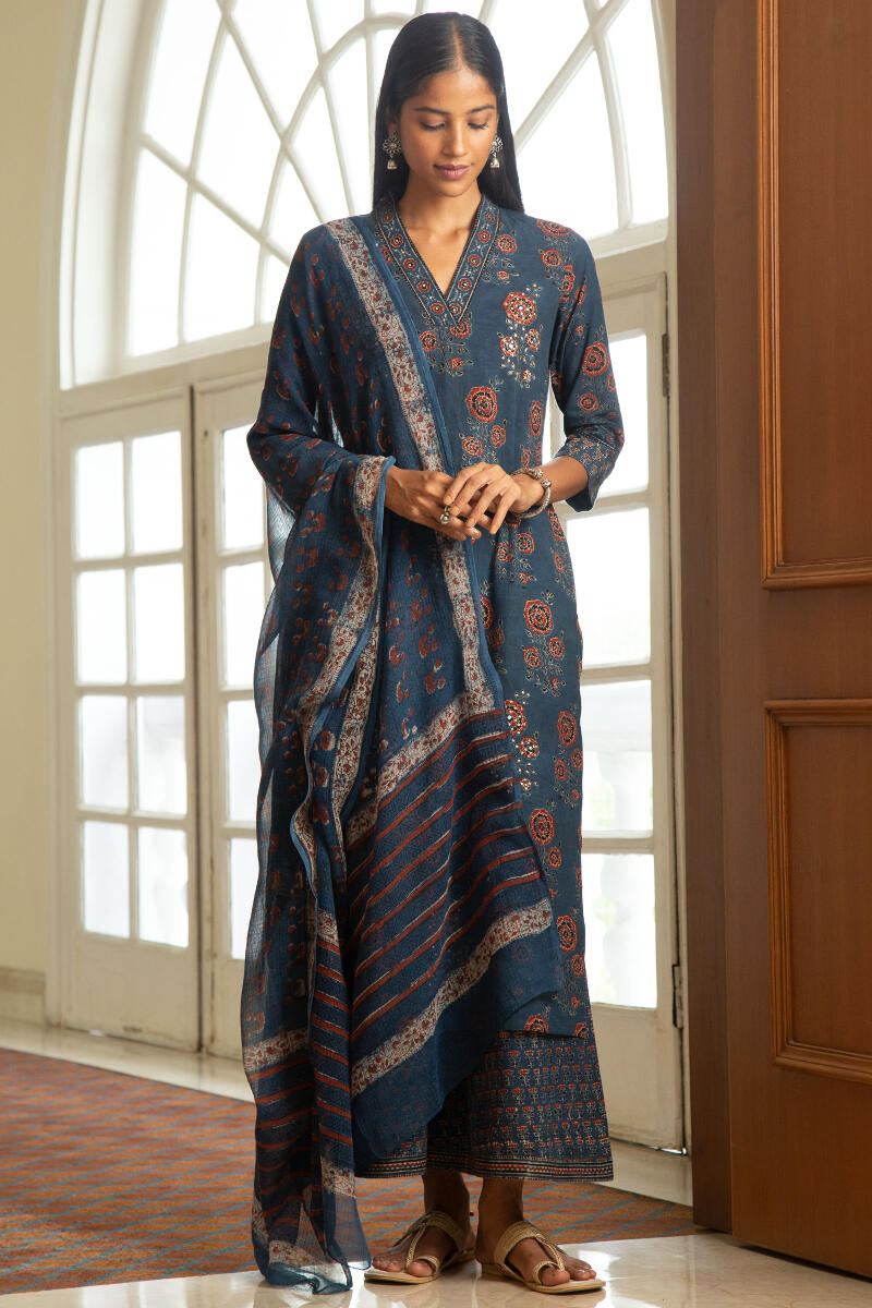 Sehra Zafina Ajrak Kurta
