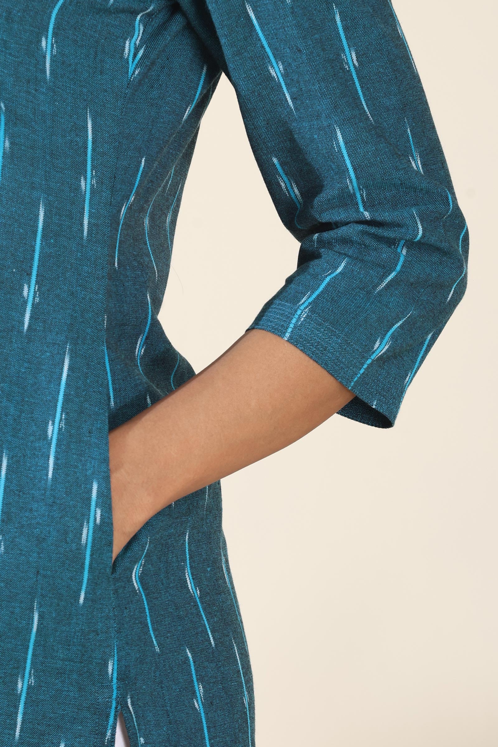 Surplus: Gulbarg Rumaisa Blue Ikat Kurta