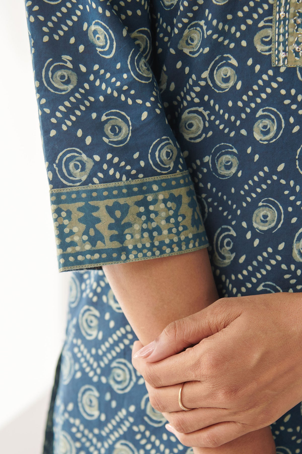 Sehra Rabani Akola Kurta