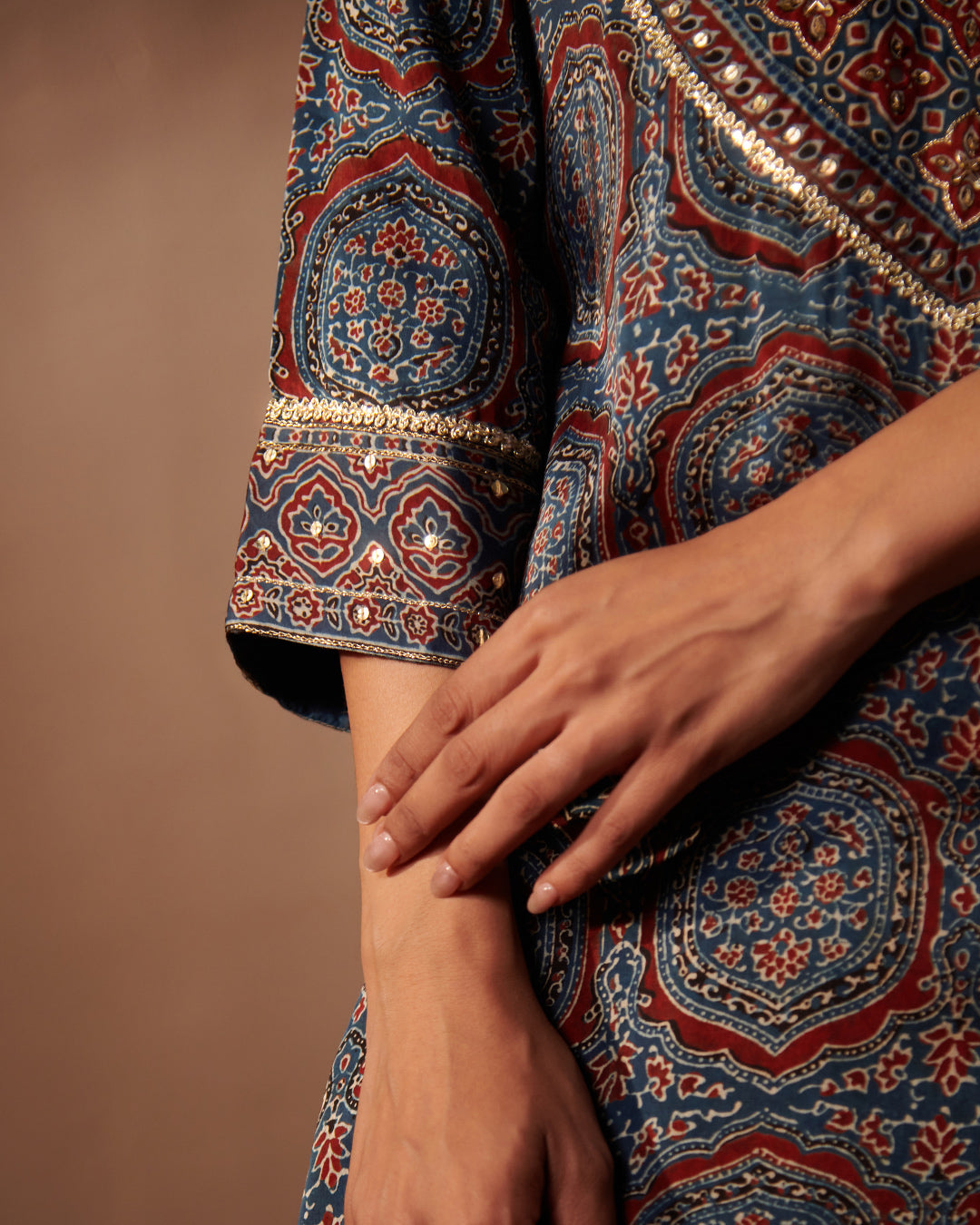Roshanara Nazrina Ajrak Kurta
