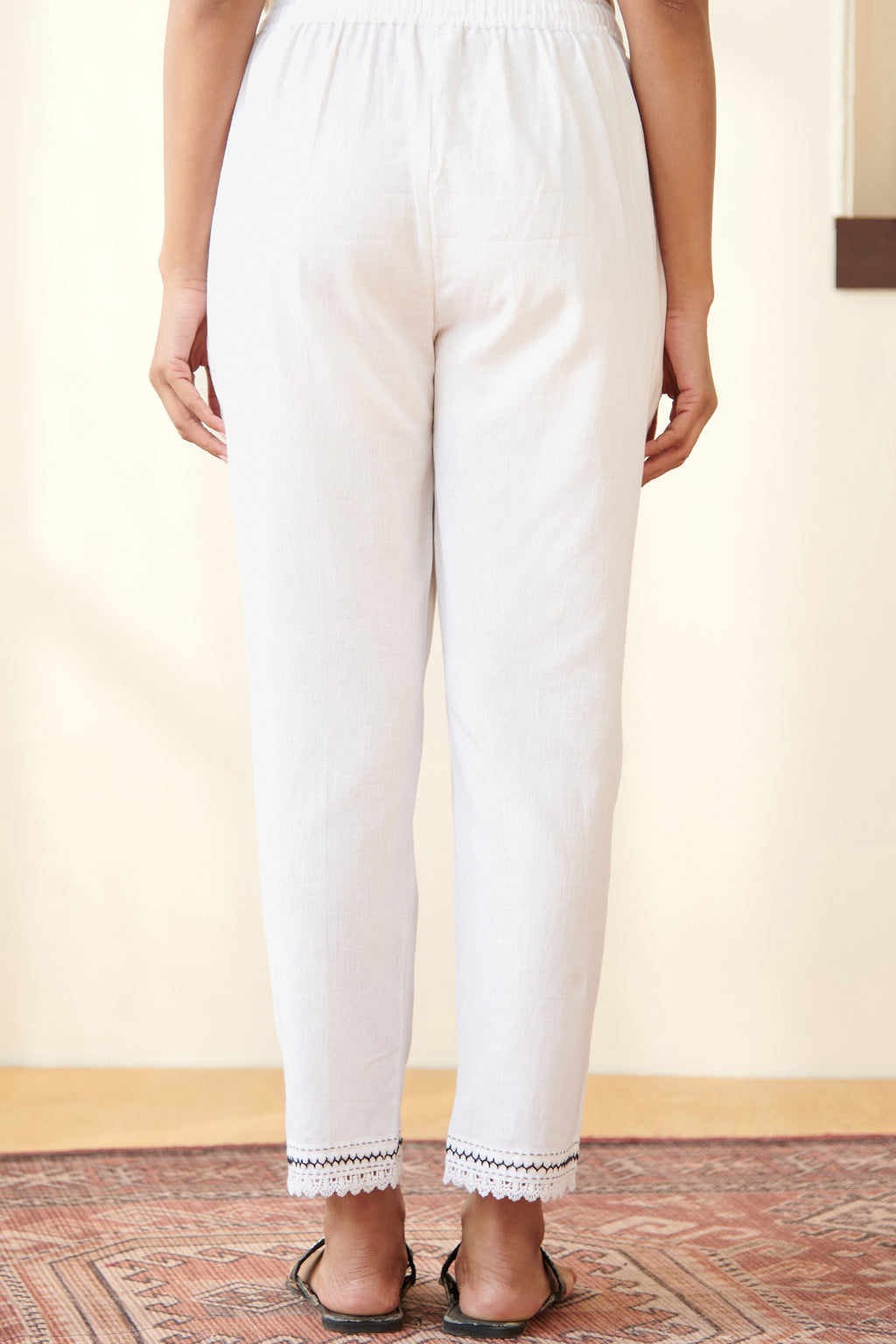 Surplus: Kashida Parisa White Narrow Pants
