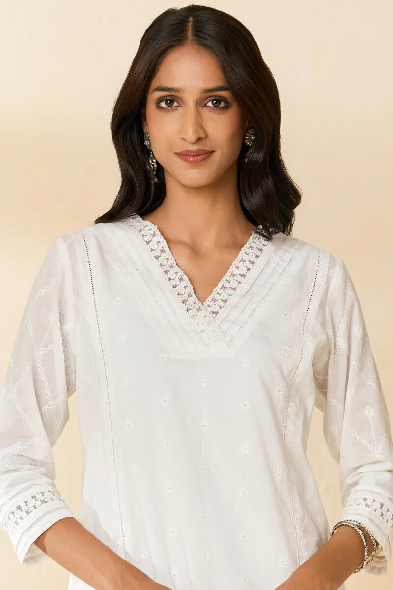 Surplus: Roza Aafiyah White Schiffli Kurta