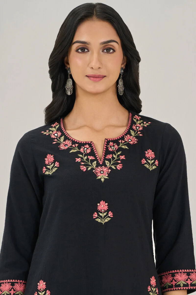 Surplus: Mehraab Zehnab Kurta