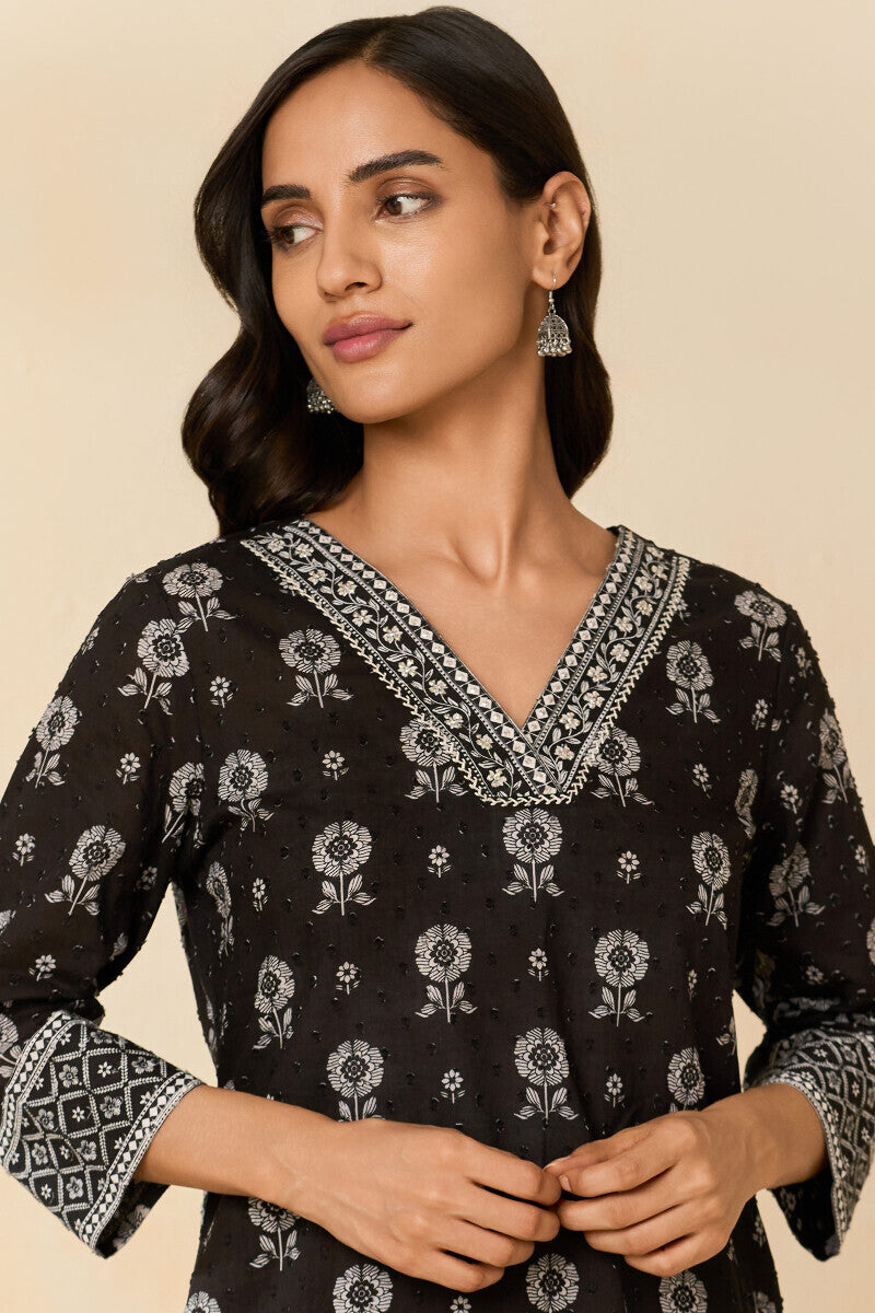Mumtaz Naisa Kurta