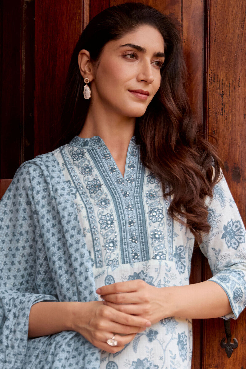 Neelofar Rumaisa Kurta