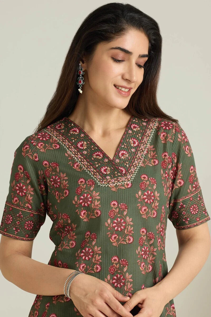 Surplus: Gulraiz Jia Kurta