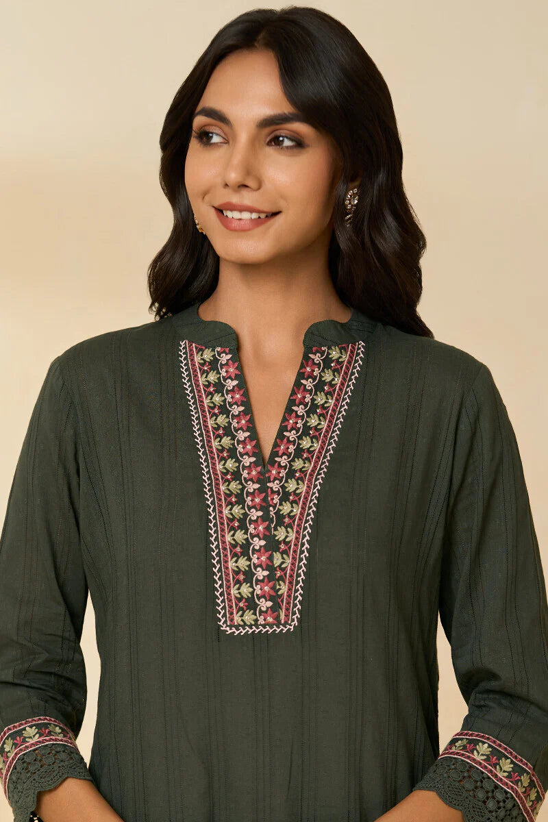 Surplus: Mehraab Mahi Kurta