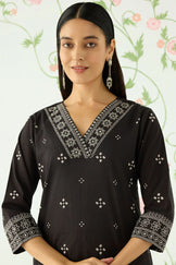 Surplus: Rangrez Maira Kurta