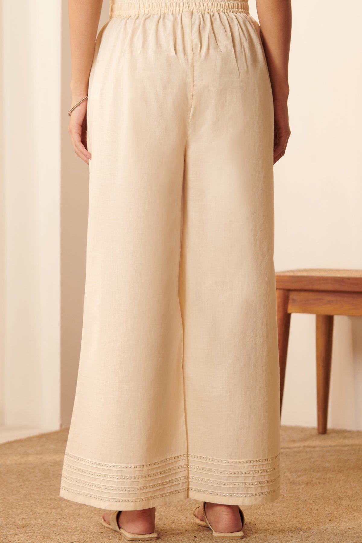 Roza Sufiya Off White Farsi