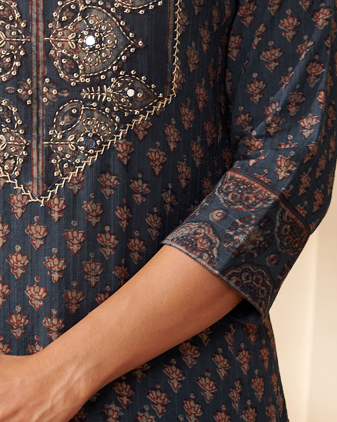 Sehra Faiza Akola Dabu Kurta