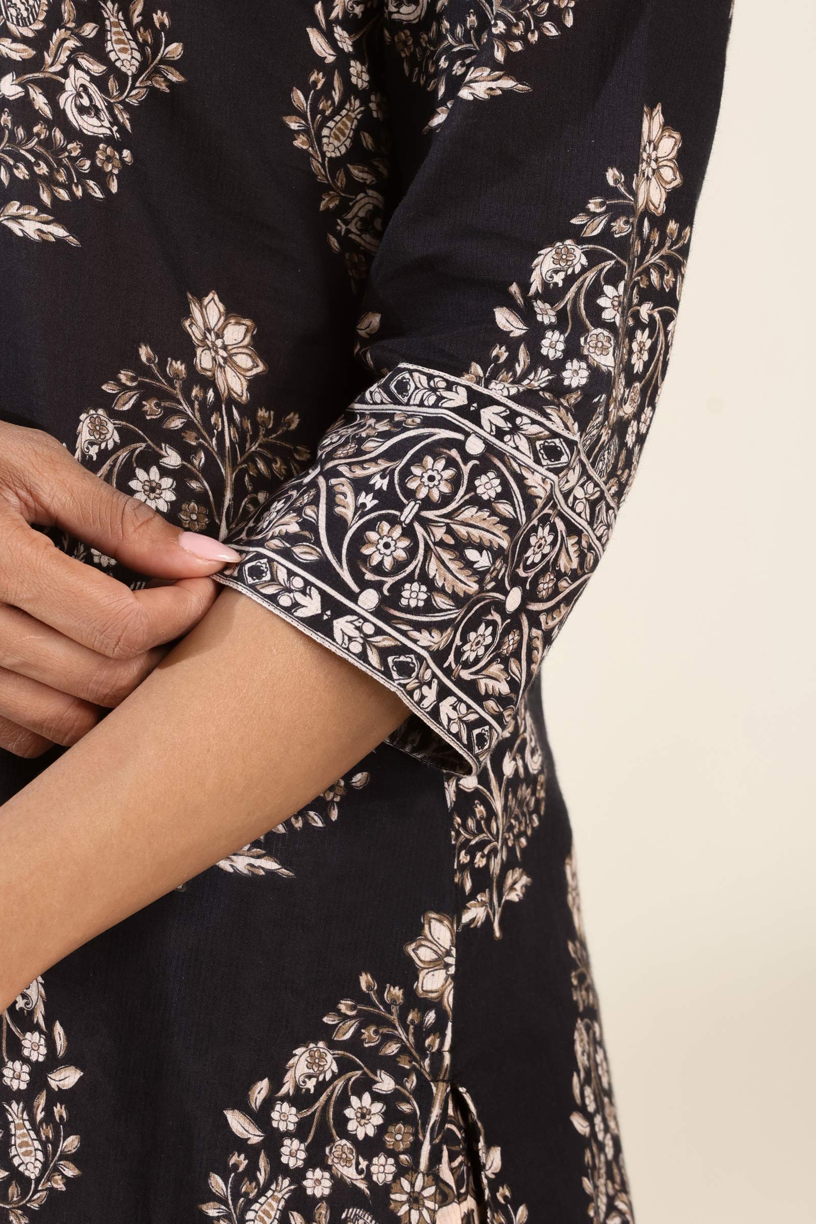 Surplus: Roz Meher Rahila Kurta