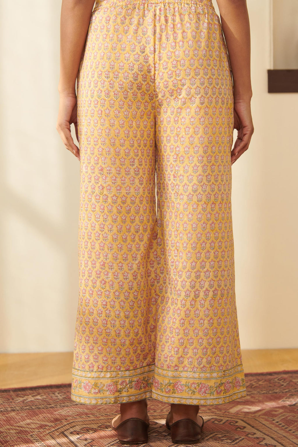 Surplus: Gulraiz Suhana Sanganeri Farsi