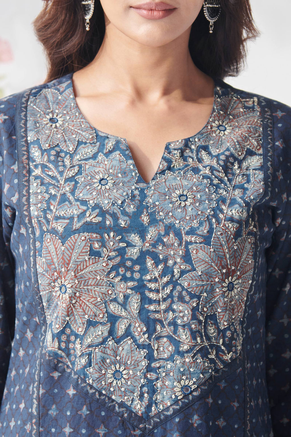 Sehra Gauhar Akola Kurta