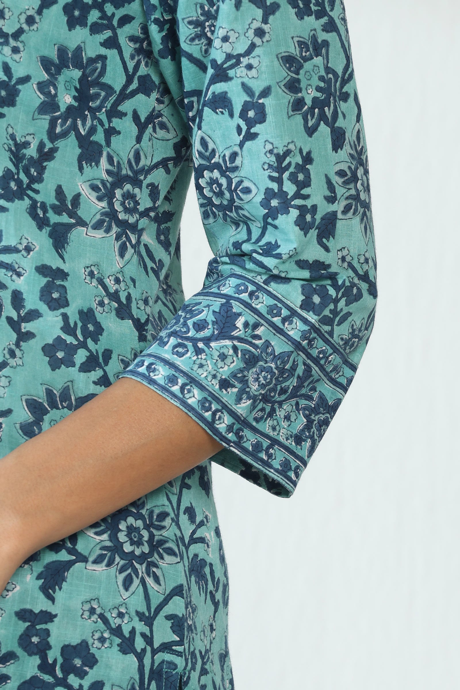 Neelofar Shirin Sanganeri Kurta