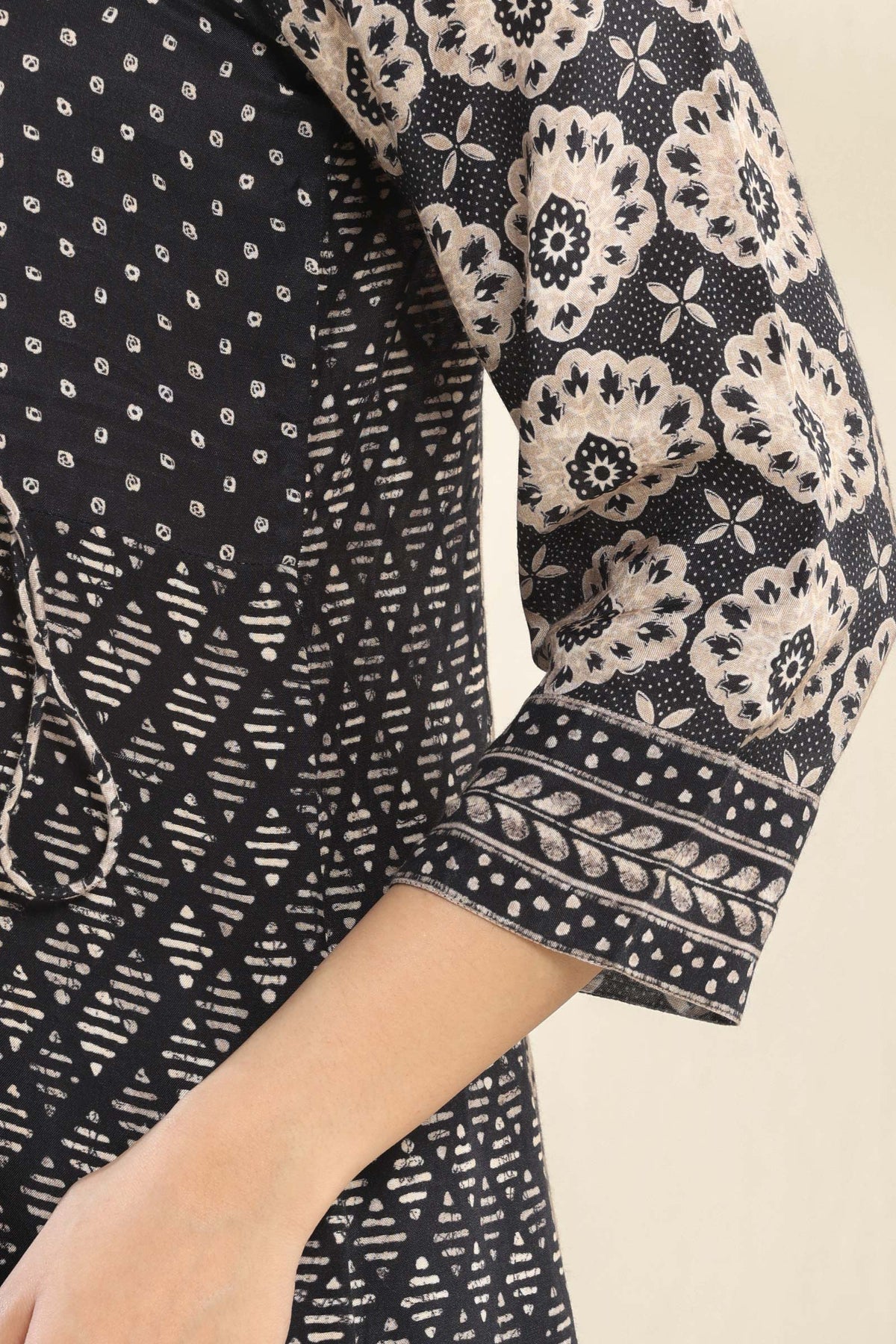 Surplus: Rangrez Sehreen Kurta