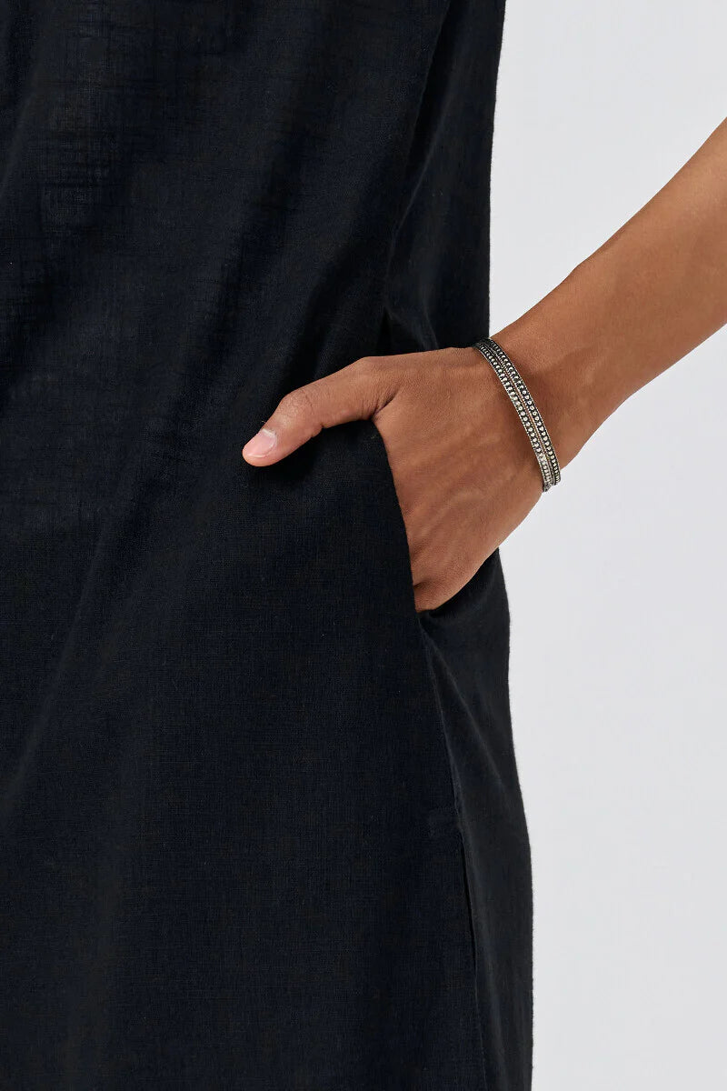 Surplus: Roza Sehreen Black Kurta