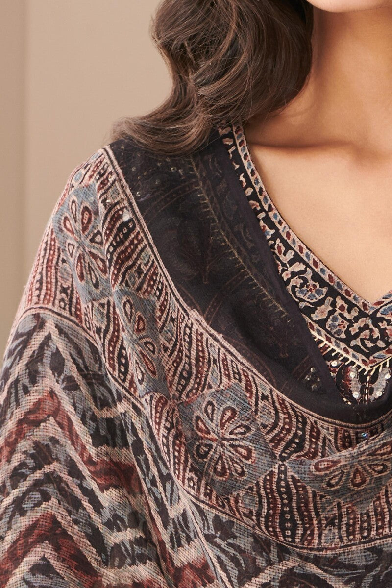 Sehra Nafiya Ajrak Dupatta