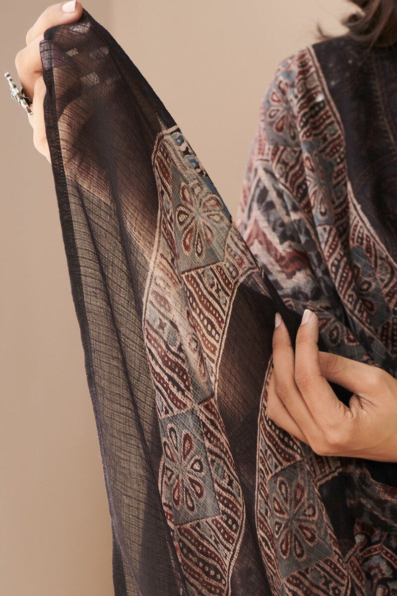 Sehra Nafiya Ajrak Dupatta