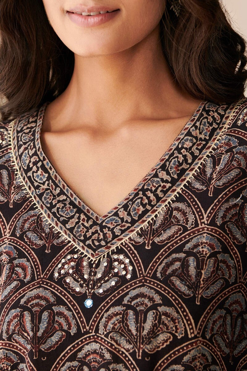 Sehra Nafiya Ajrak Kurta