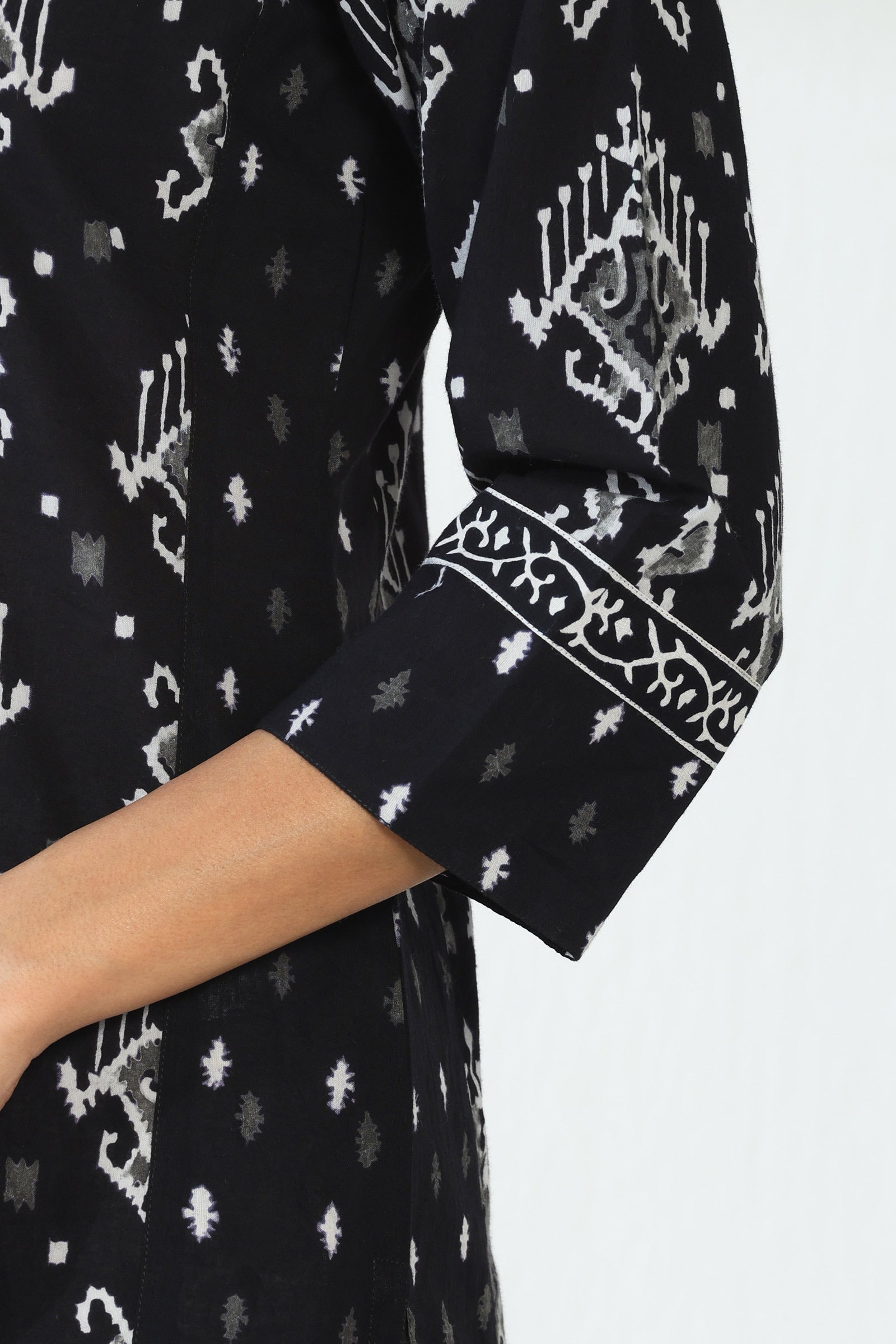 Surplus: Mumtaz Farhin Sanganeri Kurta