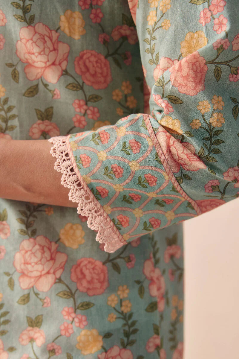 Surplus: Gulraiz Mahek Kurta