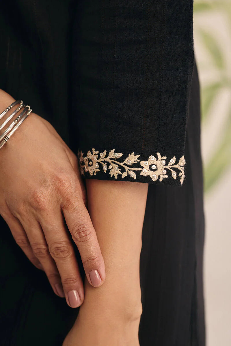 Surplus: Mehraab Inaya Kurta