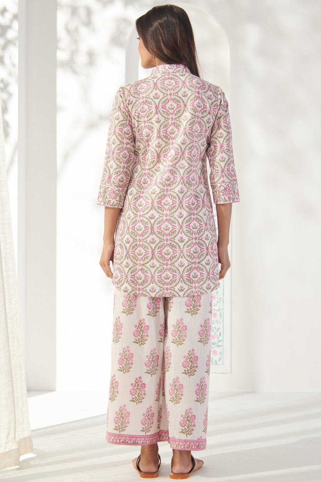Surplus: Gulbahar Nikhat Sanganeri Lounge Wear-Co-Ord Set