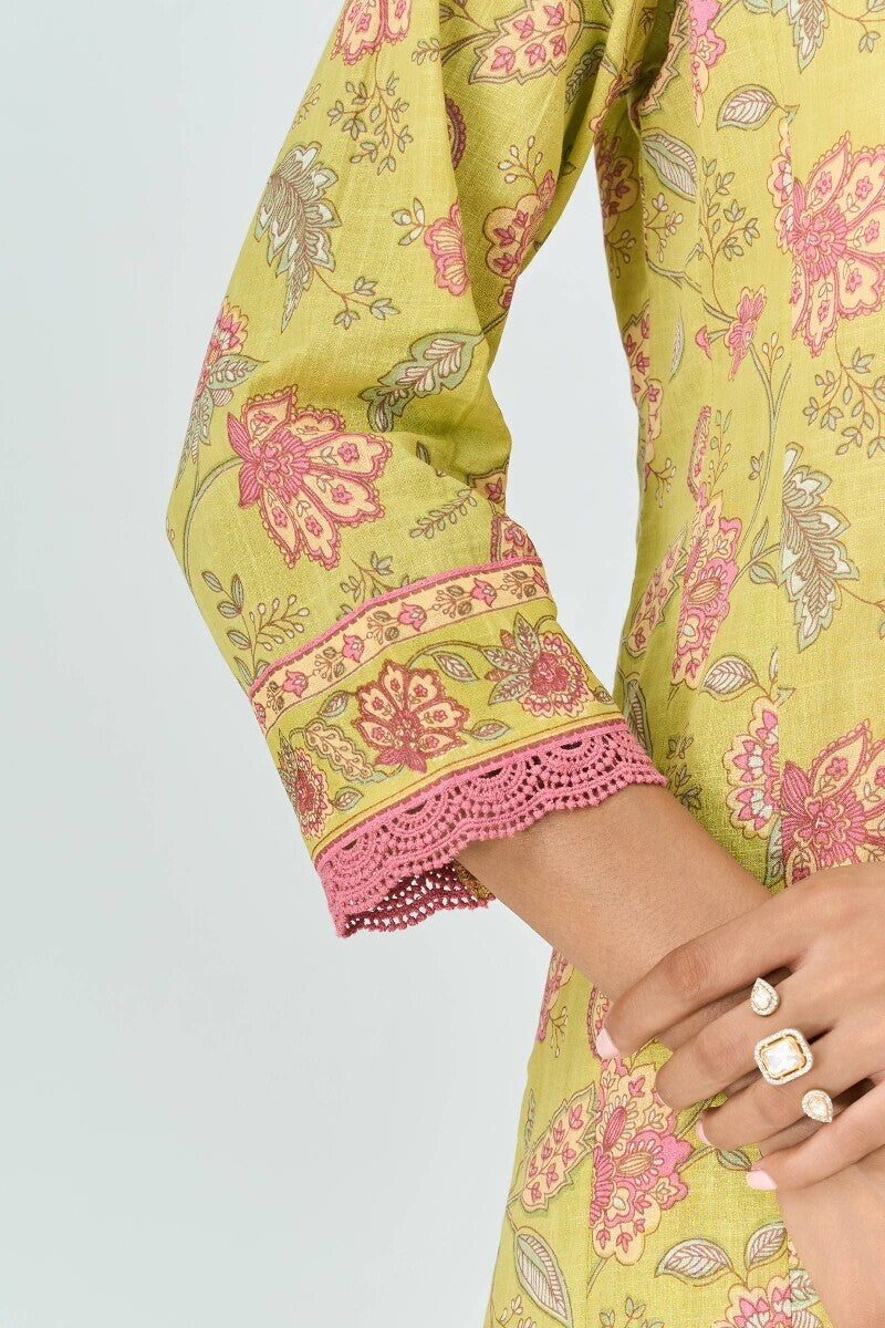 Gauhar Naisa Kurta